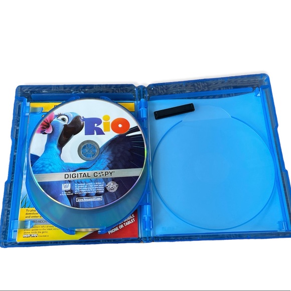 Blu-Ray 3D + Blu-Ray + DVD + Digital Copy Rio 3D, Rated G, 20th Century Fox - Picture 7 of 9